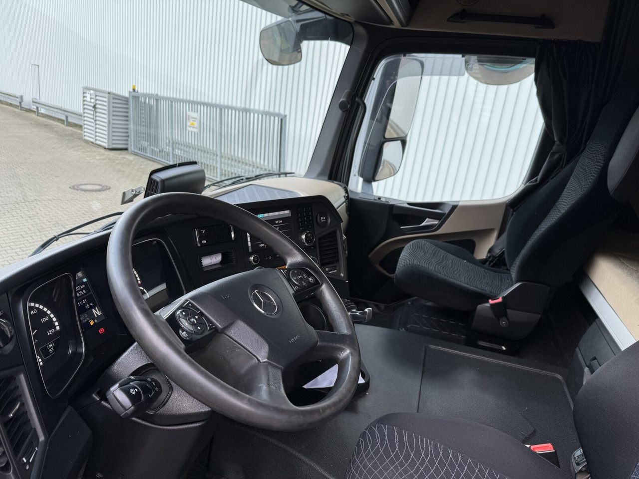 Mercedes-Benz Actros 2545 L 6x2 Actros 2545 L 6x2/46, Retarder, Lenk-/Liftachse, StreamSpace, Navi - Мултилифт с кука камион: снимка 3 Mercedes-Benz Actros 2545 L 6x2 Actros 2545 L 6x2/46, Retarder, Lenk-/Liftachse, StreamSpace, Navi - Мултилифт с кука камион: снимка 3
