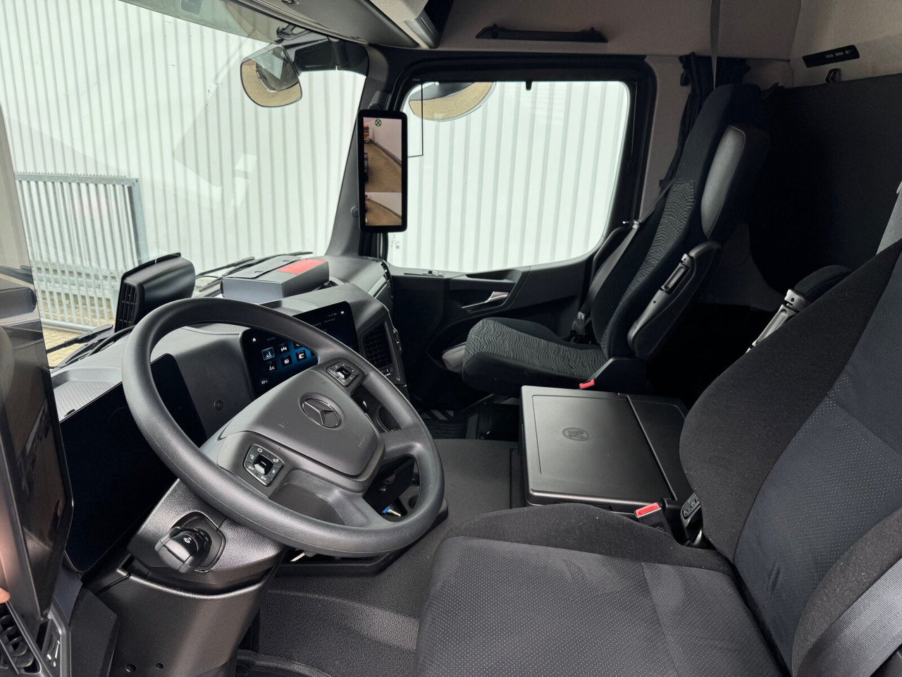 Mercedes-Benz Actros 2546 L 6x2 Actros 2546 L 6x2, Retarder, Lenk-/Lift, LED, Navi, ADR, MirrorCam, MultimediaCockpit - Шаси кабина: снимка 2 Mercedes-Benz Actros 2546 L 6x2 Actros 2546 L 6x2, Retarder, Lenk-/Lift, LED, Navi, ADR, MirrorCam, MultimediaCockpit - Шаси кабина: снимка 2