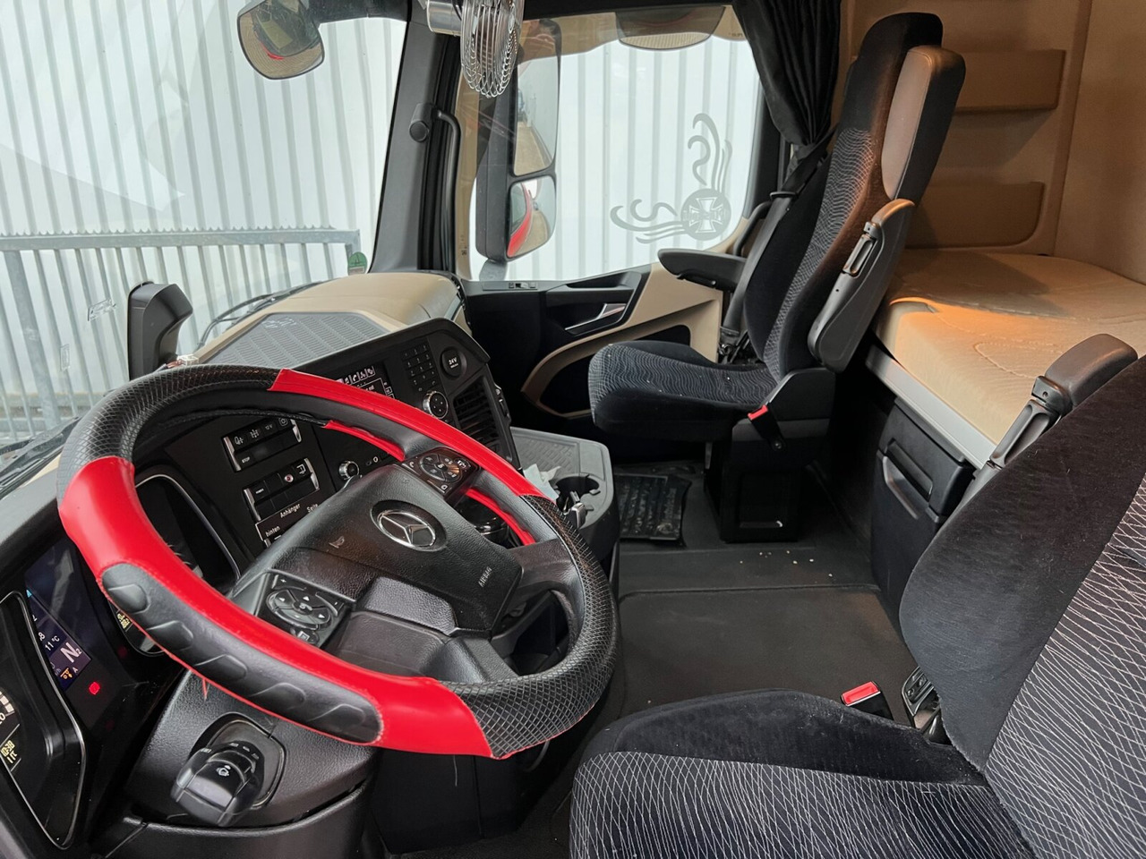 Mercedes-Benz Actros 2548 L 6x2 Actros 2548 L 6x2, Retarder, Liftachse, StreamSpace, 2-Seiten-Getreidekipper - Самосвал камион: снимка 3 Mercedes-Benz Actros 2548 L 6x2 Actros 2548 L 6x2, Retarder, Liftachse, StreamSpace, 2-Seiten-Getreidekipper - Самосвал камион: снимка 3
