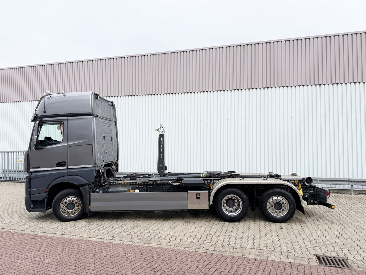 Mercedes-Benz Actros 2552 L 6x2 Actros 2552 L 6x2, Lenk/Lift, Retarder, GigaSpace, LED, Motorabtrieb, Meiller Tectrum, Funk - Мултилифт с кука камион: снимка 2 Mercedes-Benz Actros 2552 L 6x2 Actros 2552 L 6x2, Lenk/Lift, Retarder, GigaSpace, LED, Motorabtrieb, Meiller Tectrum, Funk - Мултилифт с кука камион: снимка 2