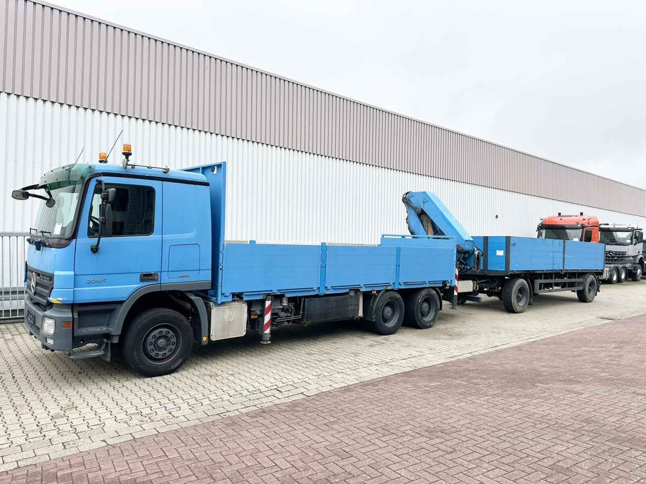 Mercedes-Benz Actros 2741 L 6x4 Actros 2741 L 6x4, Twist-Lock ausz. auf 3m, Heckkran Palfinger PK 42502-D, Funk - Бордови камион, Камион с кран: снимка 5 Mercedes-Benz Actros 2741 L 6x4 Actros 2741 L 6x4, Twist-Lock ausz. auf 3m, Heckkran Palfinger PK 42502-D, Funk - Бордови камион, Камион с кран: снимка 5