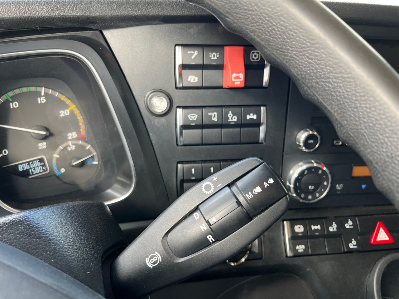 Лизинг на Mercedes-Benz Actros 3551 L 8x2/4 Actros 3551 L 8x2/4, Vorlauflenkachse, Doppelbereifte Nachlaufliftachse Mercedes-Benz Actros 3551 L 8x2/4 Actros 3551 L 8x2/4, Vorlauflenkachse, Doppelbereifte Nachlaufliftachse: снимка 6
