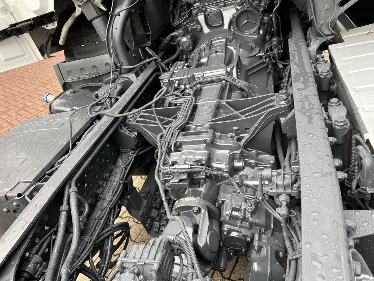 Лизинг на Mercedes-Benz Actros 3551 L 8x2/4 Actros 3551 L 8x2/4, Vorlauflenkachse, Doppelbereifte Nachlaufliftachse Mercedes-Benz Actros 3551 L 8x2/4 Actros 3551 L 8x2/4, Vorlauflenkachse, Doppelbereifte Nachlaufliftachse: снимка 15