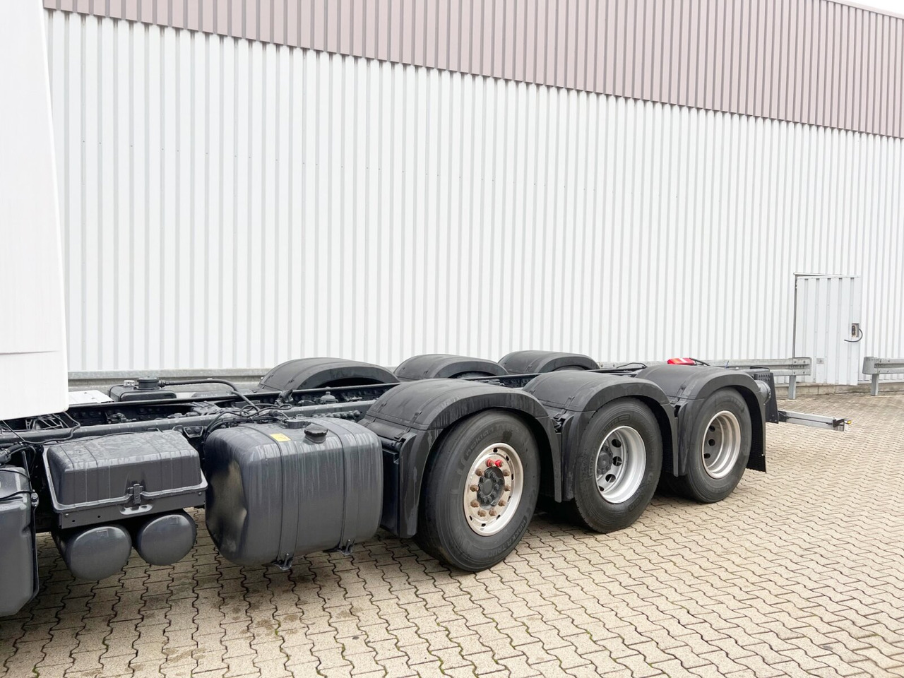 Лизинг на Mercedes-Benz Actros 3551 L 8x2/4 Actros 3551 L 8x2/4, Vorlauflenkachse, Doppelbereifte Nachlaufliftachse Mercedes-Benz Actros 3551 L 8x2/4 Actros 3551 L 8x2/4, Vorlauflenkachse, Doppelbereifte Nachlaufliftachse: снимка 14