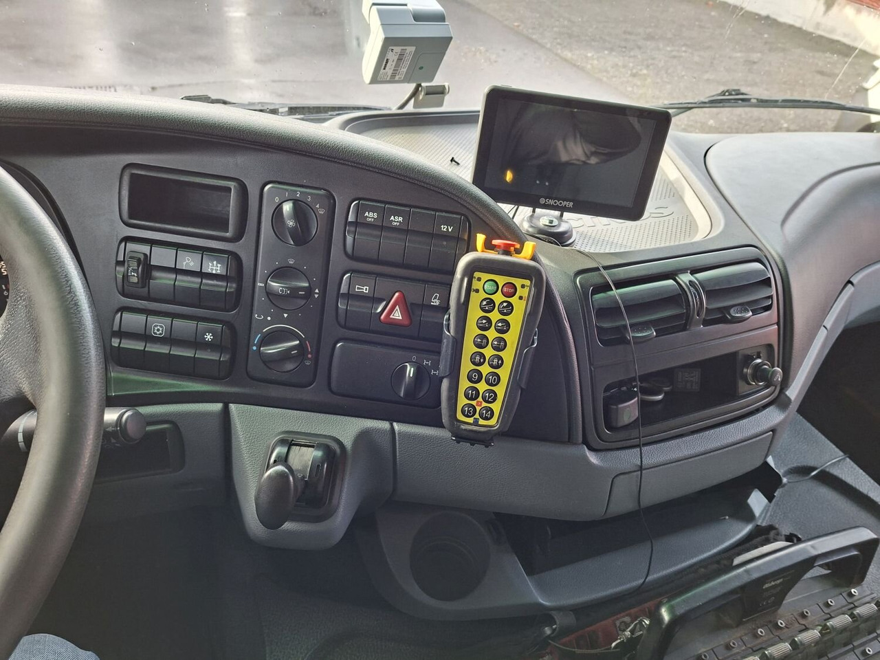 Mercedes-Benz Actros 4146 K 8x4/4 Actros 4146 K 8x4/4, Retarder, Kran Hiab XS 477 E-7 HiPro, Bj. 2010, Flyjib, Seilwinde, Funk - Мултилифт с кука камион, Камион с кран: снимка 5 Mercedes-Benz Actros 4146 K 8x4/4 Actros 4146 K 8x4/4, Retarder, Kran Hiab XS 477 E-7 HiPro, Bj. 2010, Flyjib, Seilwinde, Funk - Мултилифт с кука камион, Камион с кран: снимка 5