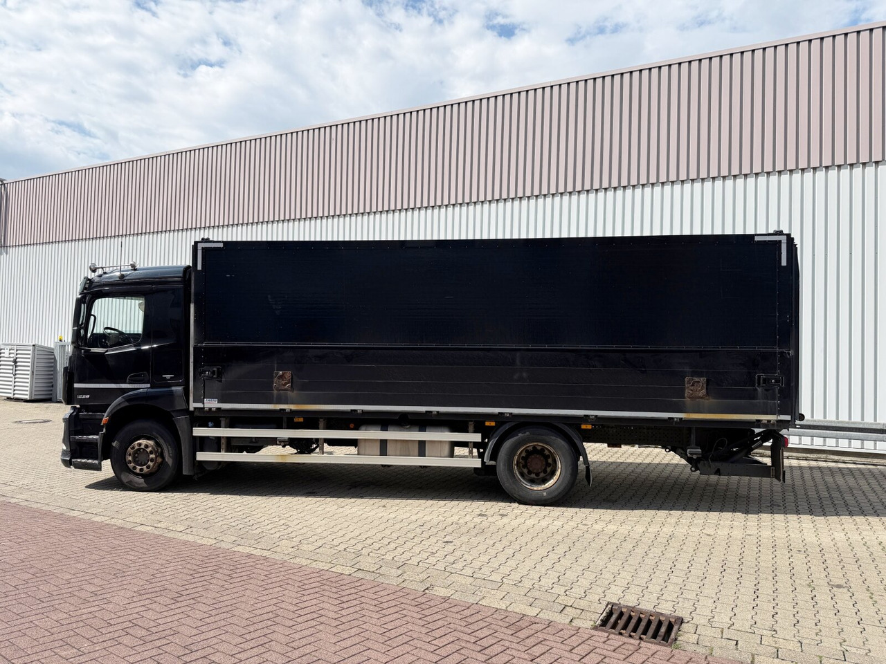 Mercedes-Benz Antos 1836 L 4x2 Antos 1836 L 4x2, Getränkekoffer, LBW Dautel - Камион фургон: снимка 2 Mercedes-Benz Antos 1836 L 4x2 Antos 1836 L 4x2, Getränkekoffer, LBW Dautel - Камион фургон: снимка 2