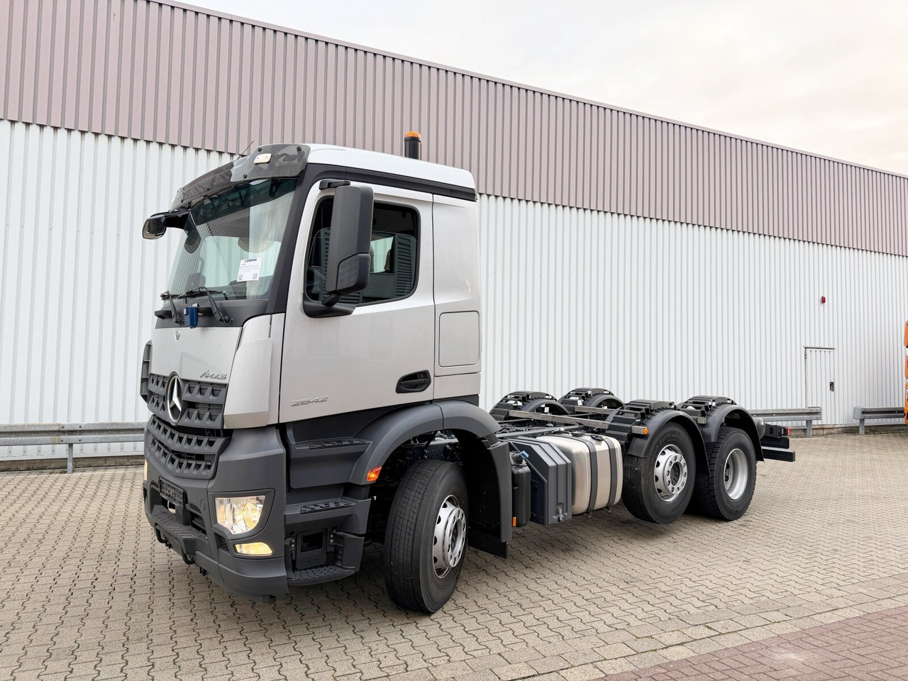 Mercedes-Benz Arocs 2542 L 6x2/4 Arocs 2542 L 6x2/4, Vorlauflenk-/liftachse, Navi, MultimediaCockpit - Шаси кабина: снимка 1 Mercedes-Benz Arocs 2542 L 6x2/4 Arocs 2542 L 6x2/4, Vorlauflenk-/liftachse, Navi, MultimediaCockpit - Шаси кабина: снимка 1