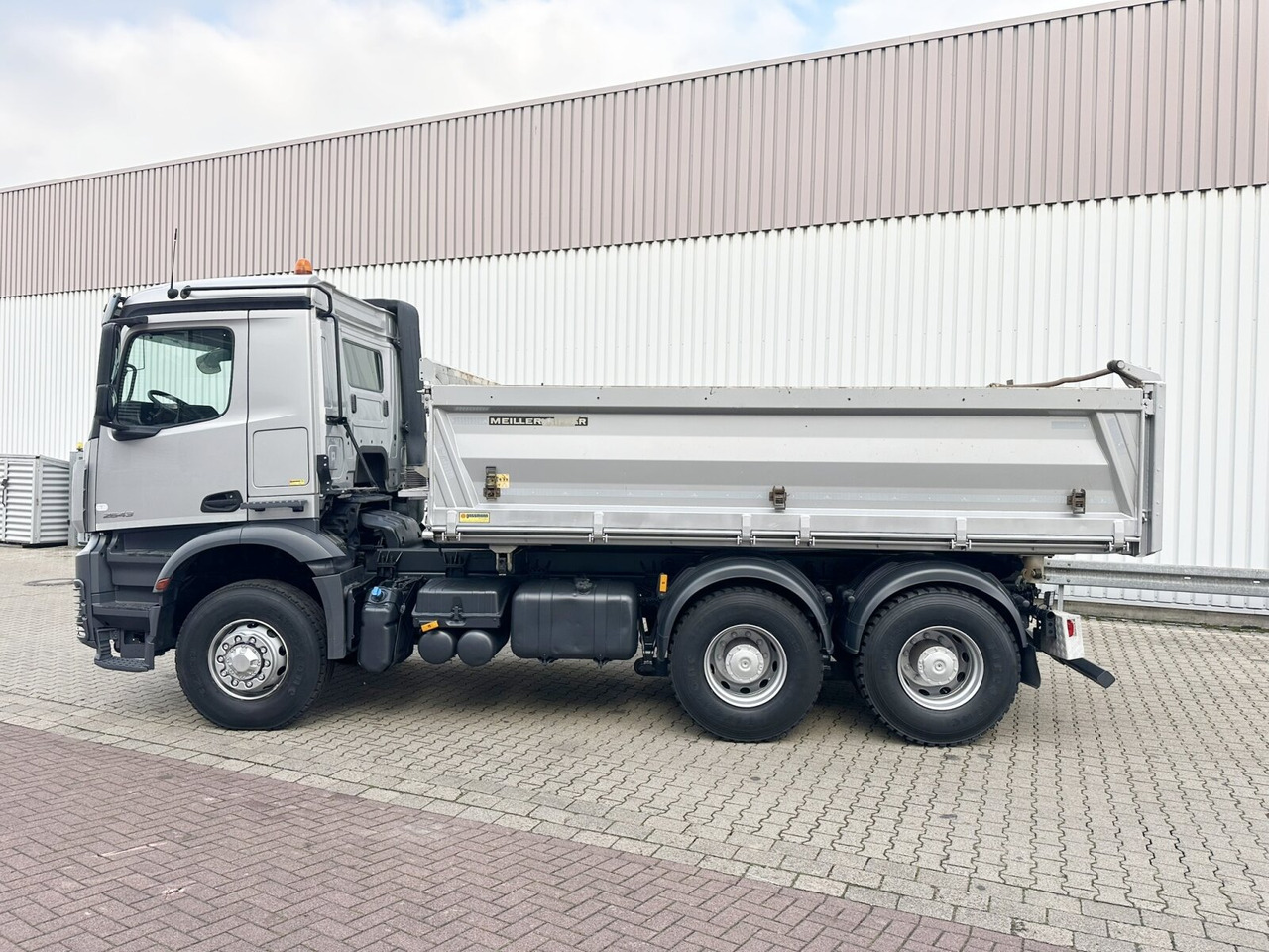 Самосвал камион Mercedes-Benz Arocs 2643 LK 6x6 HAD Arocs 2643 LK 6x6 HAD, HydroDrive: снимка 12 Самосвал камион Mercedes-Benz Arocs 2643 LK 6x6 HAD Arocs 2643 LK 6x6 HAD, HydroDrive: снимка 12