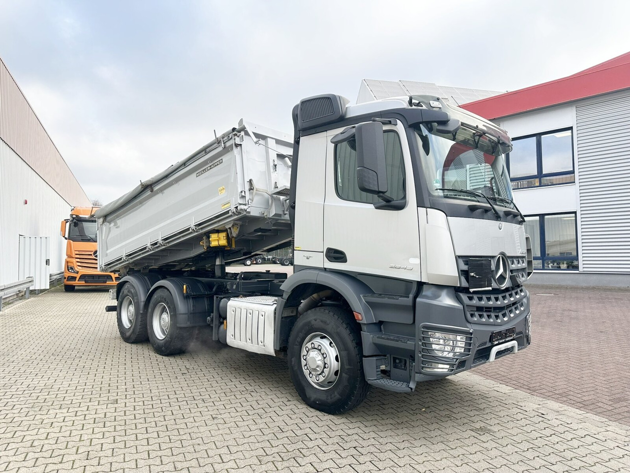 Самосвал камион Mercedes-Benz Arocs 2643 LK 6x6 HAD Arocs 2643 LK 6x6 HAD, HydroDrive: снимка 8 Самосвал камион Mercedes-Benz Arocs 2643 LK 6x6 HAD Arocs 2643 LK 6x6 HAD, HydroDrive: снимка 8