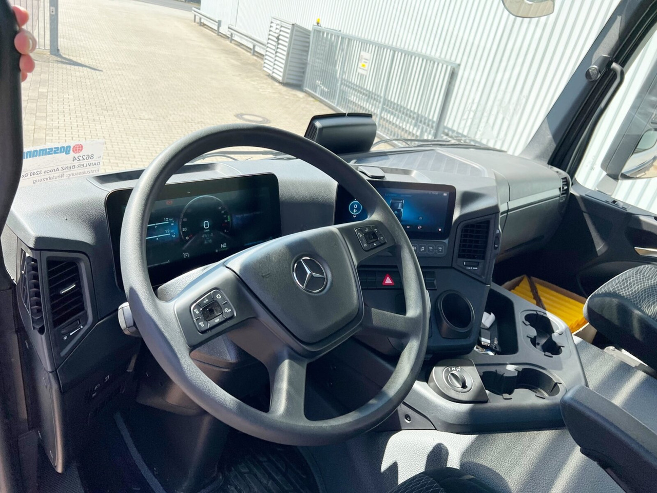 Interior photo 2: Нови Мултилифт с кука камион Mercedes-Benz Arocs 3240 8x4 Arocs 3240 8x4/42