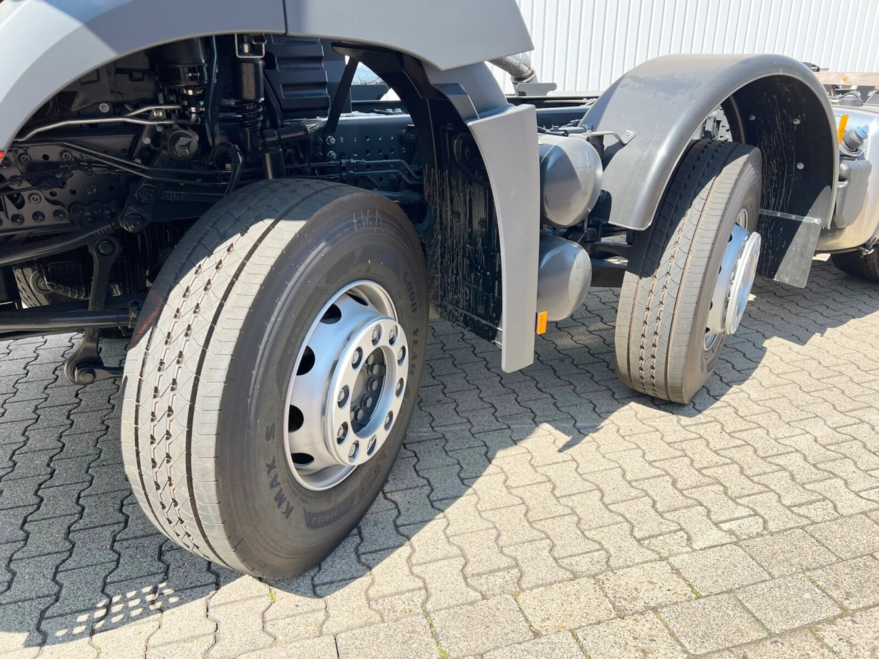Mercedes-Benz Arocs 3240 8x4 Arocs 3240 8x4, Meiller 3-Seiten Kipper, ca. 14m³ - Самосвал камион: снимка 3 Mercedes-Benz Arocs 3240 8x4 Arocs 3240 8x4, Meiller 3-Seiten Kipper, ca. 14m³ - Самосвал камион: снимка 3