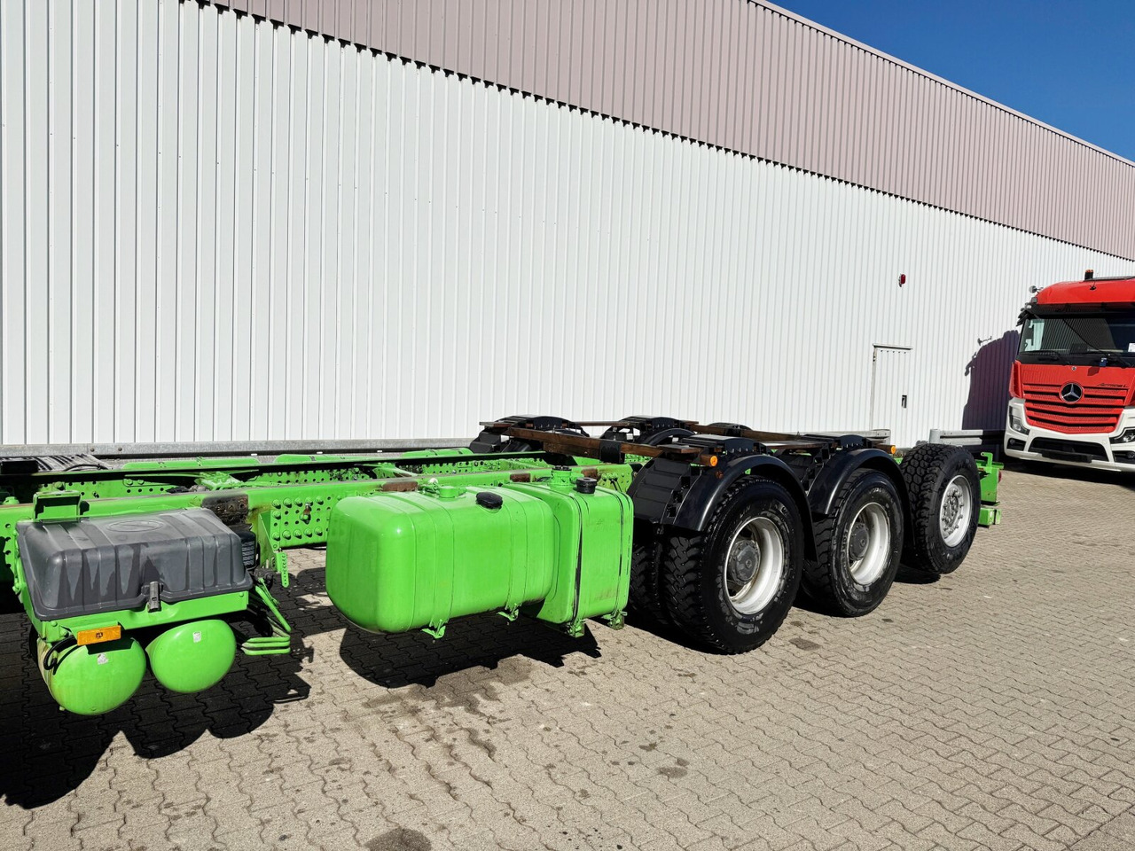 Мултилифт с кука камион Mercedes-Benz Arocs 3242/48 LK 8x4/4 Arocs 3242/48 LK 8x4/4, Lenk-/Liftachse: снимка 15 Мултилифт с кука камион Mercedes-Benz Arocs 3242/48 LK 8x4/4 Arocs 3242/48 LK 8x4/4, Lenk-/Liftachse: снимка 15