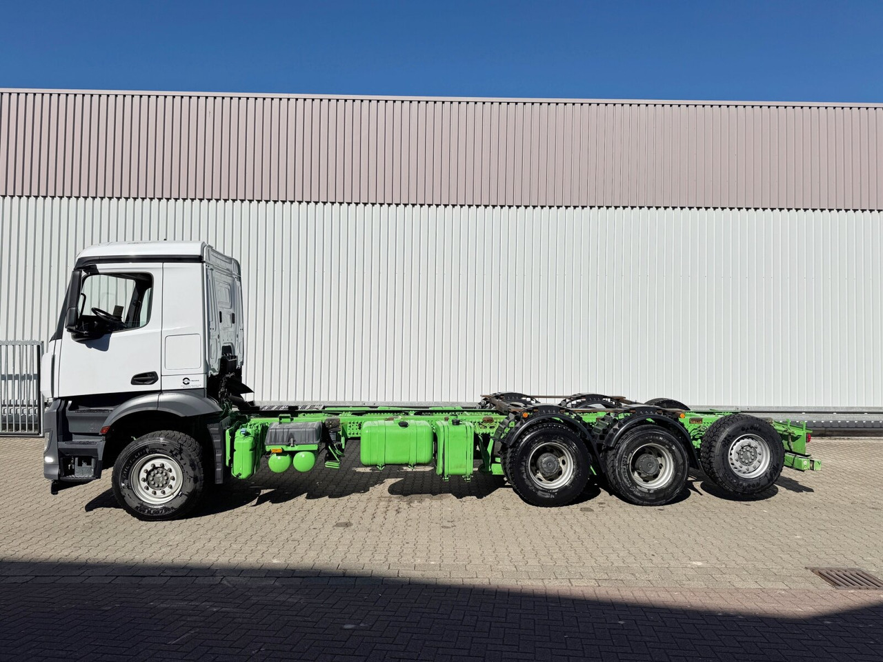 Мултилифт с кука камион Mercedes-Benz Arocs 3242/48 LK 8x4/4 Arocs 3242/48 LK 8x4/4, Lenk-/Liftachse: снимка 14 Мултилифт с кука камион Mercedes-Benz Arocs 3242/48 LK 8x4/4 Arocs 3242/48 LK 8x4/4, Lenk-/Liftachse: снимка 14