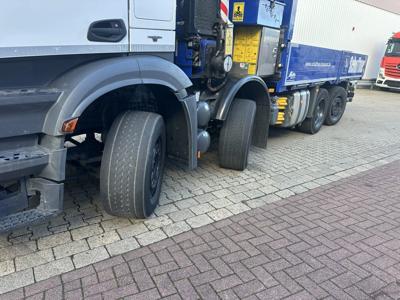 Mercedes-Benz Arocs 3245 L 8x2/6 Arocs 3245 L 8x2/6, Kran Fassi F 545 RA 2.26 XE, Jib, Funk 29,7 m - 400 kg - Камион с кран, Бордови камион: снимка 2 Mercedes-Benz Arocs 3245 L 8x2/6 Arocs 3245 L 8x2/6, Kran Fassi F 545 RA 2.26 XE, Jib, Funk 29,7 m - 400 kg - Камион с кран, Бордови камион: снимка 2