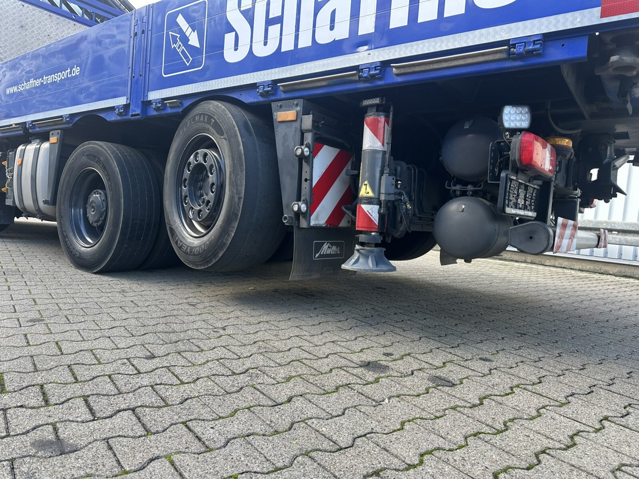 Mercedes-Benz Arocs 3245 L 8x2/6 Arocs 3245 L 8x2/6, Kran Fassi F 545 RA 2.26 XE, Jib, Funk 29,7 m - 400 kg - Камион с кран, Бордови камион: снимка 4 Mercedes-Benz Arocs 3245 L 8x2/6 Arocs 3245 L 8x2/6, Kran Fassi F 545 RA 2.26 XE, Jib, Funk 29,7 m - 400 kg - Камион с кран, Бордови камион: снимка 4