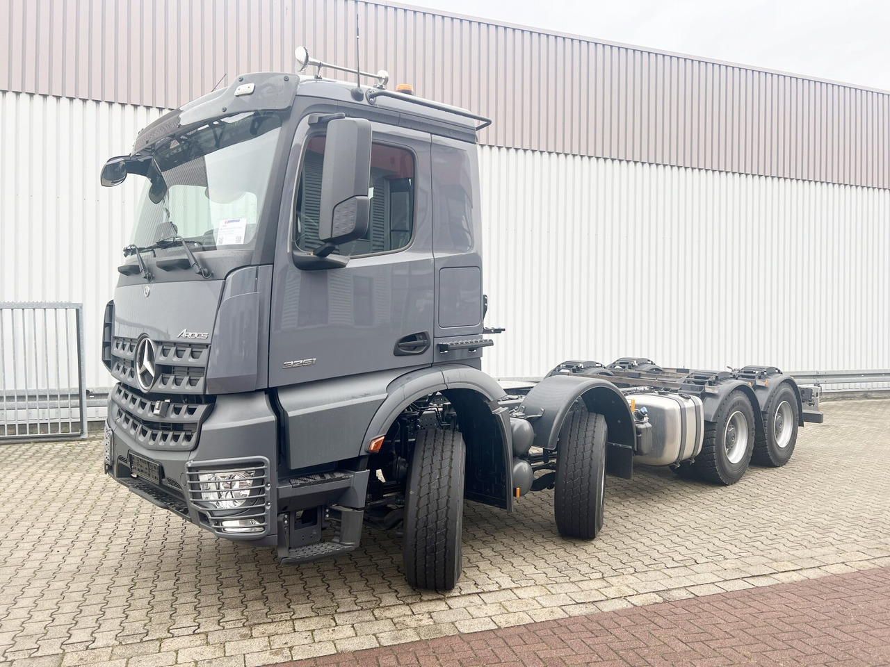 Mercedes-Benz Arocs 3251 L 8x4/4 Arocs 3251 L 8x4/4, mit Motorabtrieb C plus NA - Шаси кабина: снимка 1 Mercedes-Benz Arocs 3251 L 8x4/4 Arocs 3251 L 8x4/4, mit Motorabtrieb C plus NA - Шаси кабина: снимка 1