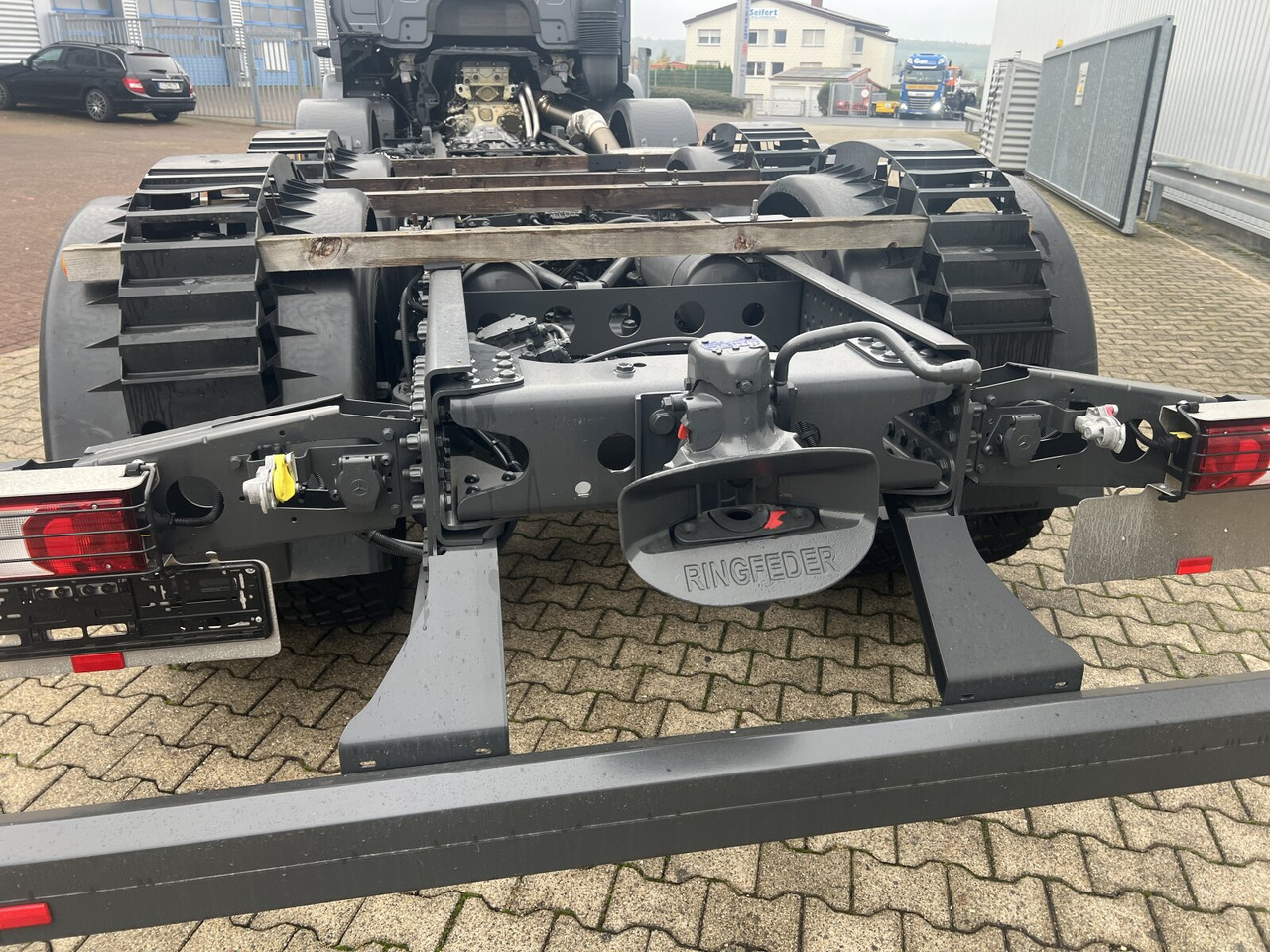 Mercedes-Benz Arocs 3251 L 8x4/4 Arocs 3251 L 8x4/4, mit Motorabtrieb C plus NA - Шаси кабина: снимка 4 Mercedes-Benz Arocs 3251 L 8x4/4 Arocs 3251 L 8x4/4, mit Motorabtrieb C plus NA - Шаси кабина: снимка 4