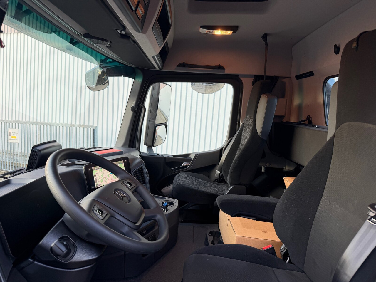 Mercedes-Benz Arocs 3253 L 8x4/4 Arocs 3253 L 8x4/4, MultimediaCockpit, Navi, Motorabtrieb - Мултилифт с кука камион: снимка 3 Mercedes-Benz Arocs 3253 L 8x4/4 Arocs 3253 L 8x4/4, MultimediaCockpit, Navi, Motorabtrieb - Мултилифт с кука камион: снимка 3