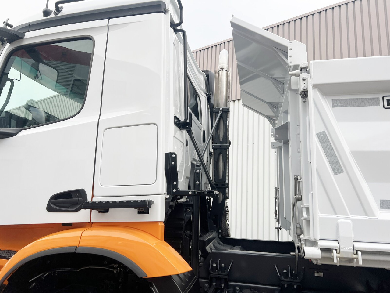 Нови Самосвал камион Mercedes-Benz Arocs 3351 AK 6x6 Arocs 3351 AK 6x6, Grounder: снимка 13 Нови Самосвал камион Mercedes-Benz Arocs 3351 AK 6x6 Arocs 3351 AK 6x6, Grounder: снимка 13