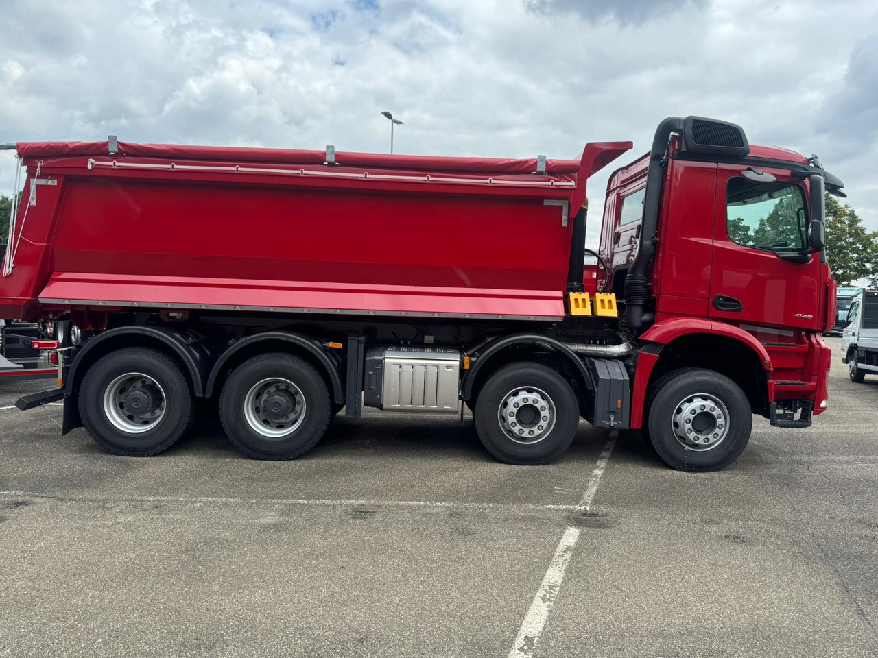Mercedes-Benz Arocs 4145 K 8x4/4 Arocs 4145 K 8x4/4, Grounder, MultimediaCockpit, Navi, Stahlmulde ca. 16m³ - Самосвал: снимка 4 Mercedes-Benz Arocs 4145 K 8x4/4 Arocs 4145 K 8x4/4, Grounder, MultimediaCockpit, Navi, Stahlmulde ca. 16m³ - Самосвал: снимка 4
