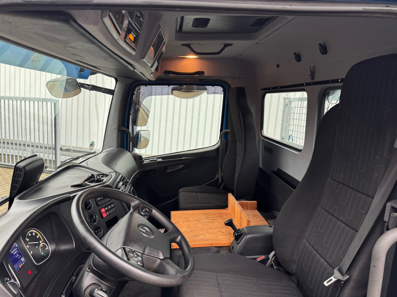 Mercedes-Benz Atego 1023 K 4x2 Atego 1023 K 4x2, 2x AHK - Самосвал камион: снимка 2 Mercedes-Benz Atego 1023 K 4x2 Atego 1023 K 4x2, 2x AHK - Самосвал камион: снимка 2