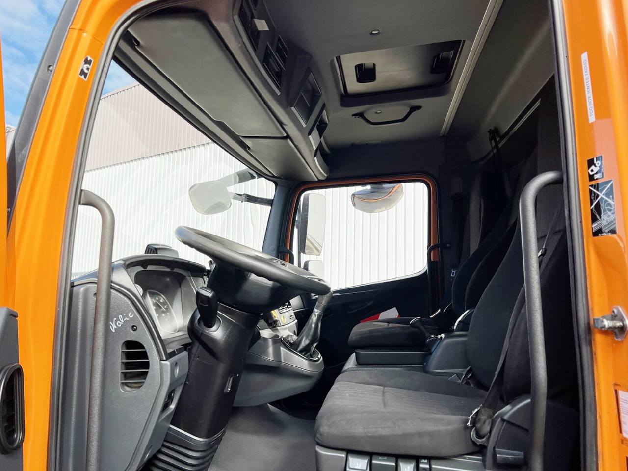 Mercedes-Benz Atego 1023 L 4x2 Atego 1023 L 4x2 mit Kran Fassi F85B.0.21 - Камион с кран, Бордови камион: снимка 4 Mercedes-Benz Atego 1023 L 4x2 Atego 1023 L 4x2 mit Kran Fassi F85B.0.21 - Камион с кран, Бордови камион: снимка 4