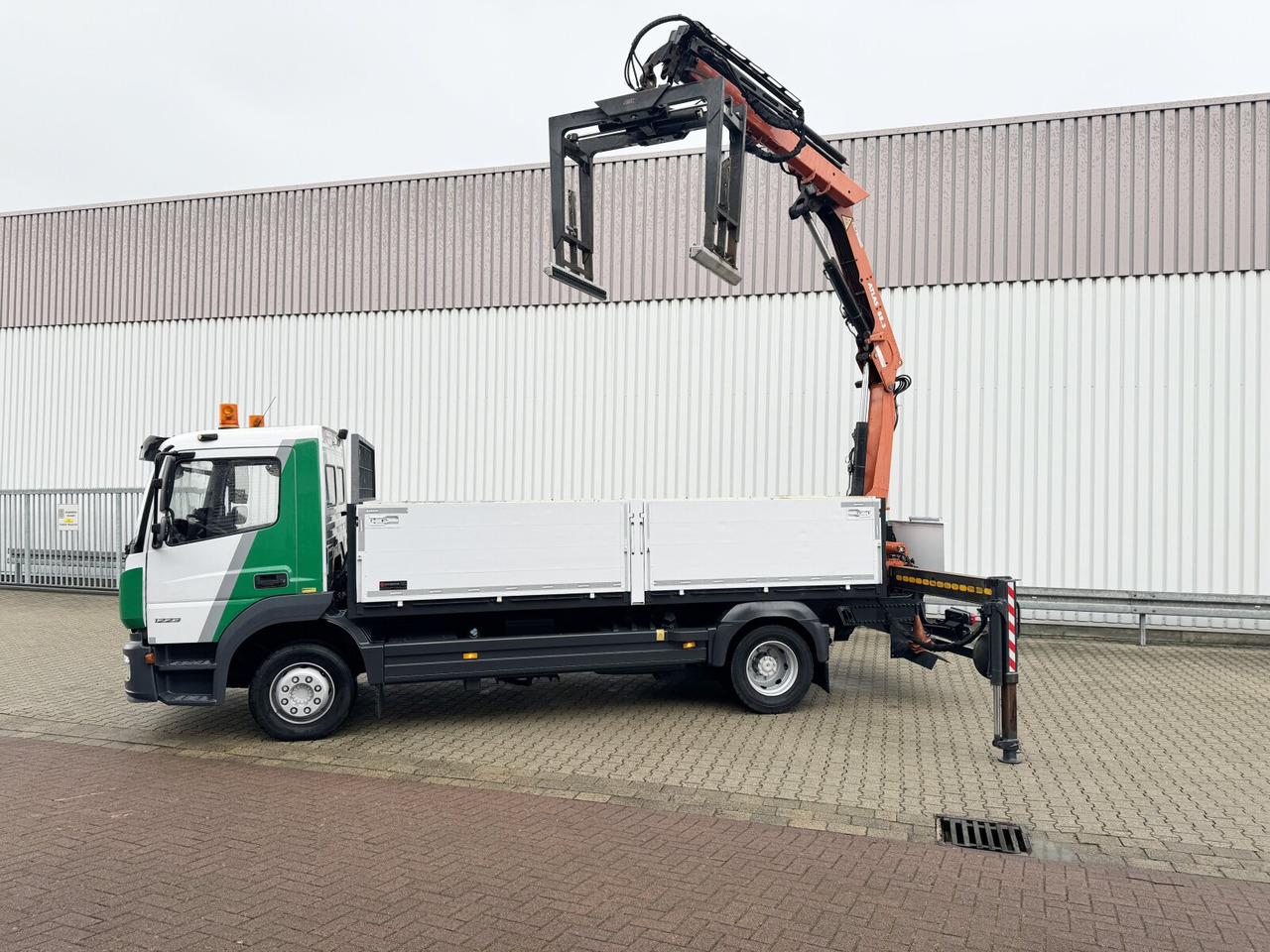 Mercedes-Benz Atego 1223 L 4x2 Atego 1223 L 4x2 mit Heckkran Atlas 88.3-A2L, Funk - Камион с кран, Бордови камион: снимка 2 Mercedes-Benz Atego 1223 L 4x2 Atego 1223 L 4x2 mit Heckkran Atlas 88.3-A2L, Funk - Камион с кран, Бордови камион: снимка 2