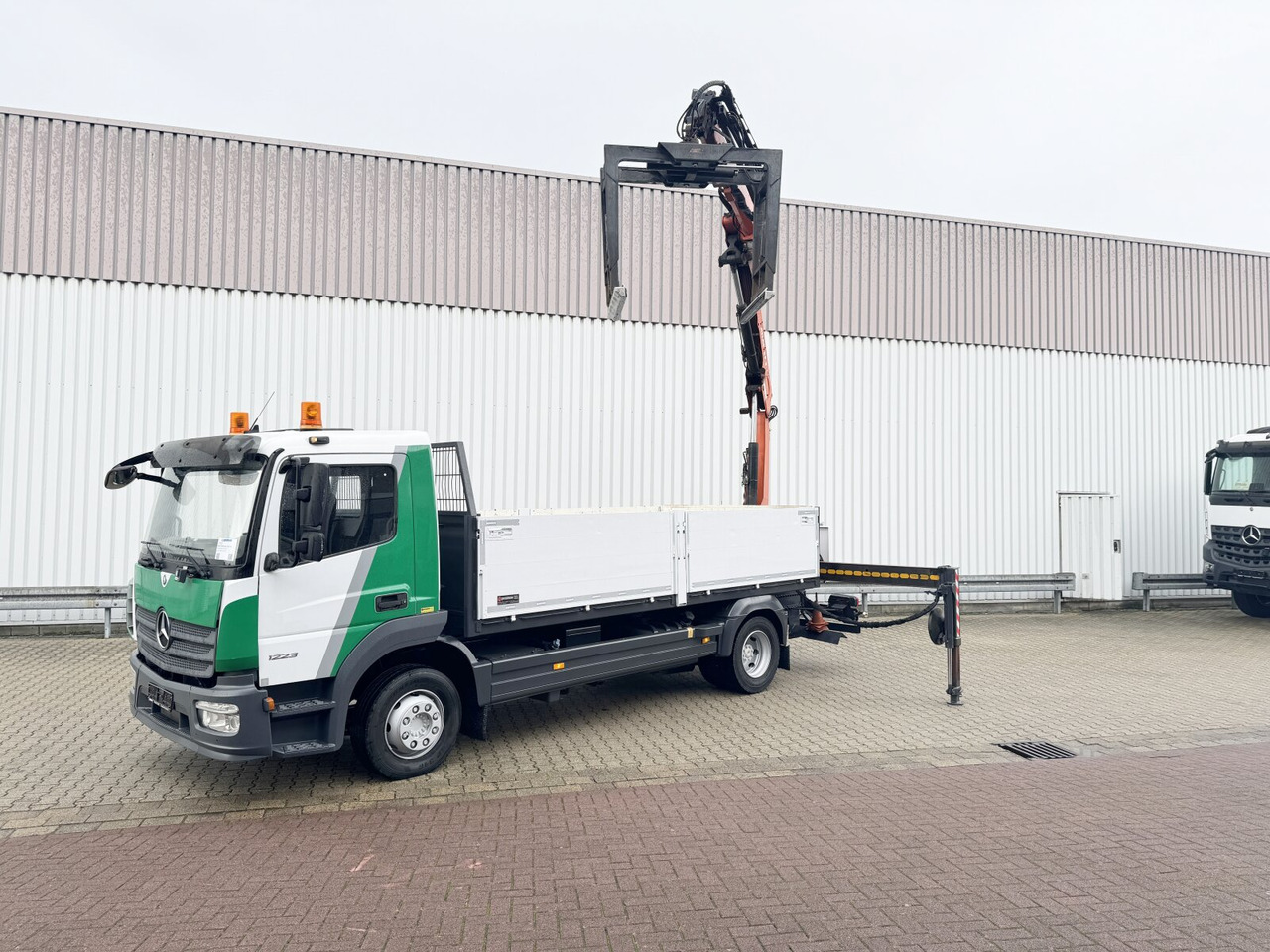 Mercedes-Benz Atego 1223 L 4x2 Atego 1223 L 4x2 mit Heckkran Atlas 88.3-A2L, Funk - Камион с кран, Бордови камион: снимка 1 Mercedes-Benz Atego 1223 L 4x2 Atego 1223 L 4x2 mit Heckkran Atlas 88.3-A2L, Funk - Камион с кран, Бордови камион: снимка 1