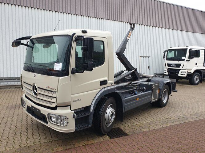 Mercedes-Benz Atego 1224 K 4x2 Atego 1224 K 4x2 - Мултилифт с кука камион: снимка 1 Mercedes-Benz Atego 1224 K 4x2 Atego 1224 K 4x2 - Мултилифт с кука камион: снимка 1