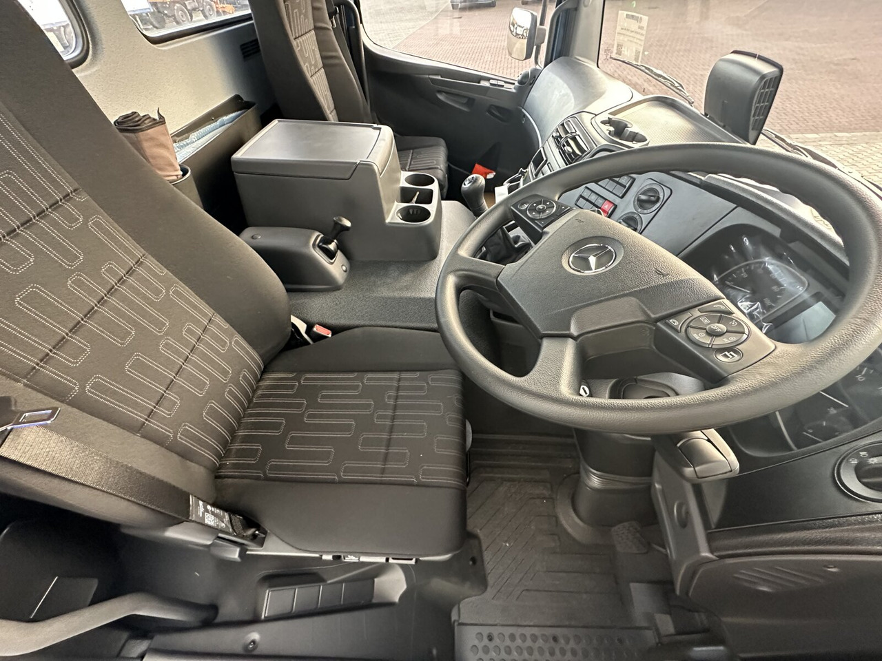 Interior photo 1: Нови Шаси кабина Mercedes-Benz Atego 1630 AK 4x4 Atego 1630 AK 4x4, Rechtslenker