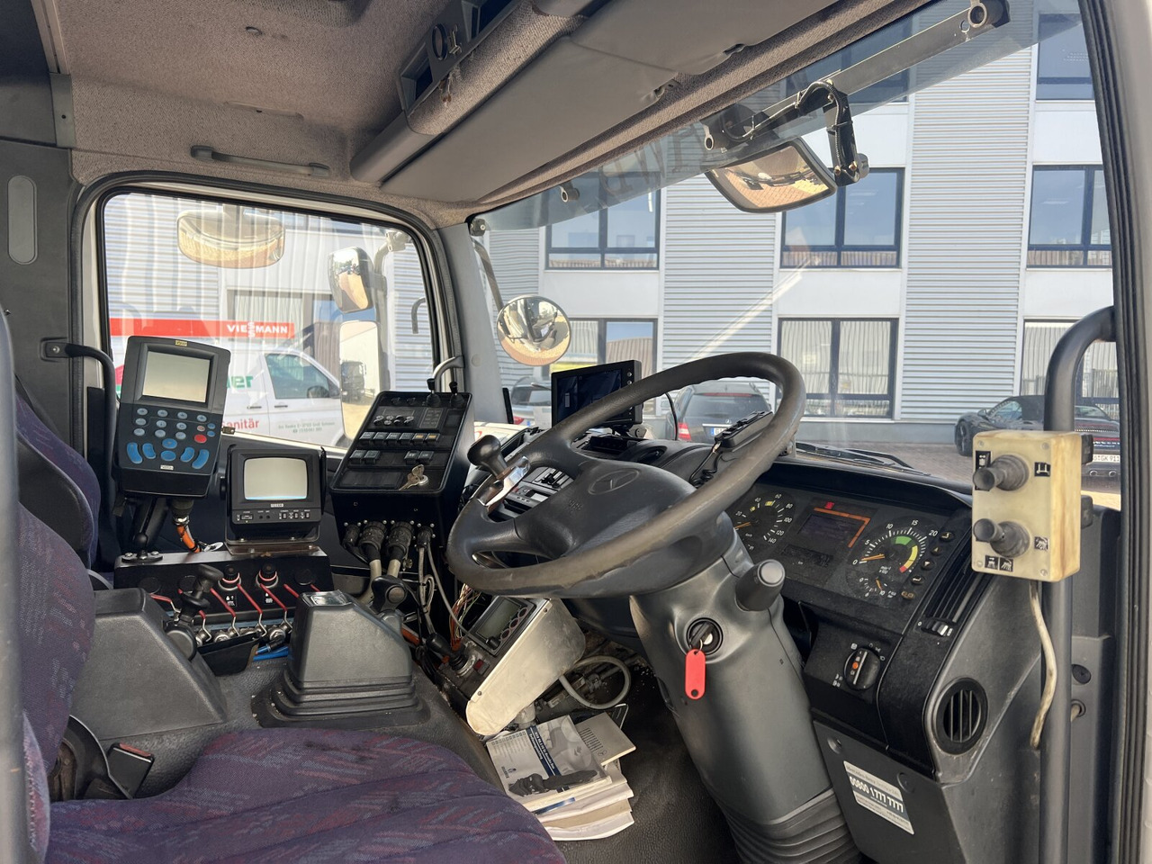 Mercedes-Benz Atego 1828 L 4x2 Atego 1828 L 4x2, Rechtslenker, Winterdienstaustattung - Шаси кабина: снимка 4 Mercedes-Benz Atego 1828 L 4x2 Atego 1828 L 4x2, Rechtslenker, Winterdienstaustattung - Шаси кабина: снимка 4