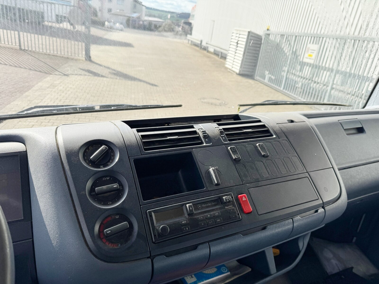 Mercedes-Benz Atego 815 4x2 Atego 815 4x2 - Шаси кабина: снимка 4 Mercedes-Benz Atego 815 4x2 Atego 815 4x2 - Шаси кабина: снимка 4