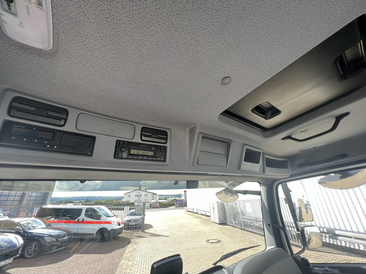 Mercedes-Benz Atego 818 K 4x2 Atego 818 K 4x2, 2x AHK, 5x VORHANDEN! - Шаси кабина: снимка 2 Mercedes-Benz Atego 818 K 4x2 Atego 818 K 4x2, 2x AHK, 5x VORHANDEN! - Шаси кабина: снимка 2