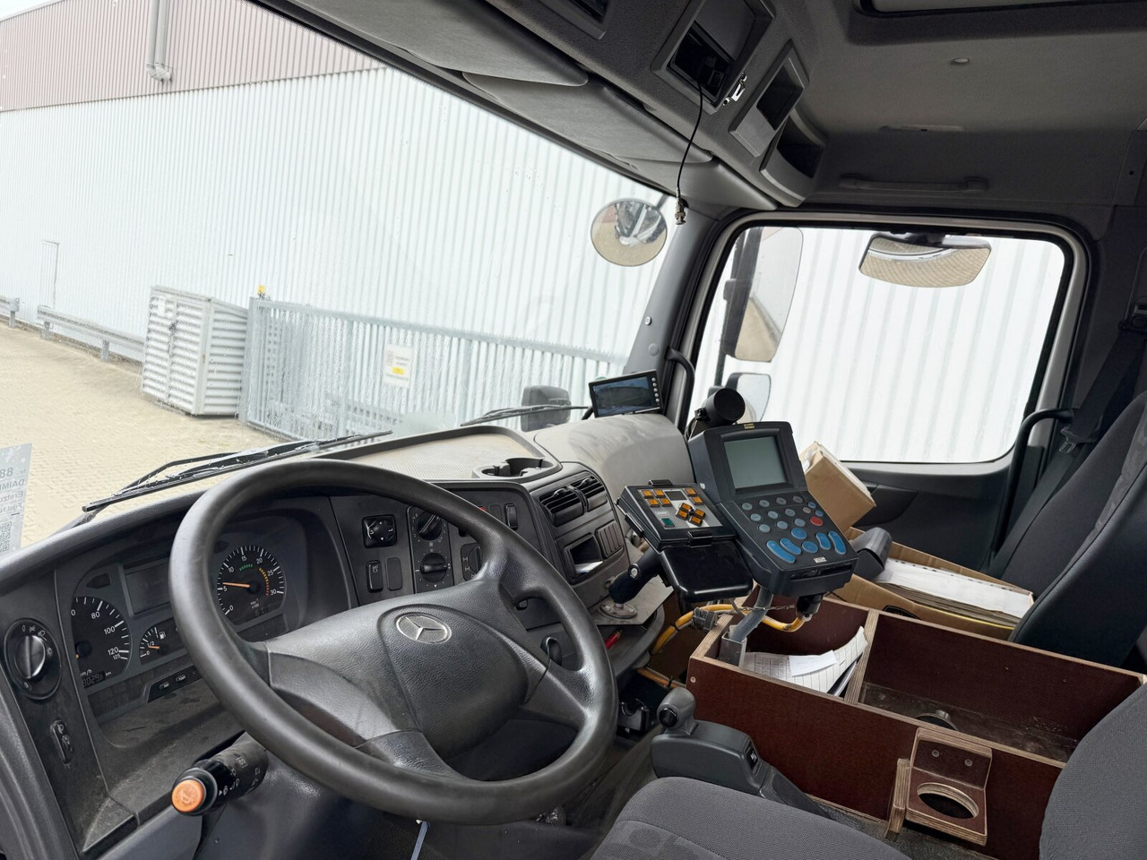 Mercedes-Benz Axor 1824 AK 4x4 Axor 1824 AK 4x4, Tele-Absetzer, Winterdienstausstattung - Мултилифт за контейнери камион: снимка 4 Mercedes-Benz Axor 1824 AK 4x4 Axor 1824 AK 4x4, Tele-Absetzer, Winterdienstausstattung - Мултилифт за контейнери камион: снимка 4