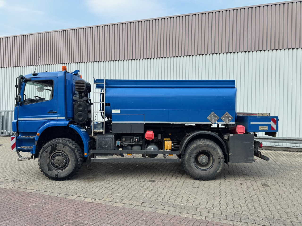 Mercedes-Benz Axor 1829 A 4x4 Axor 1829 A 4x4, Willig Tank ca. 8500l, 2 Kammern - Камион цистерна: снимка 3 Mercedes-Benz Axor 1829 A 4x4 Axor 1829 A 4x4, Willig Tank ca. 8500l, 2 Kammern - Камион цистерна: снимка 3