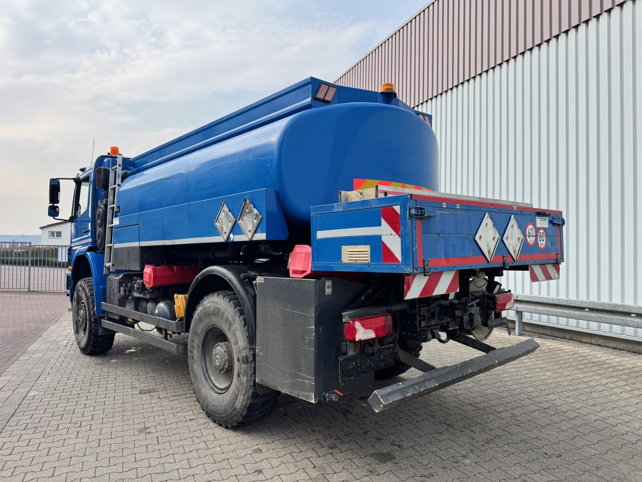 Mercedes-Benz Axor 1829 A 4x4 Axor 1829 A 4x4, Willig Tank ca. 8500l, 2 Kammern - Камион цистерна: снимка 2 Mercedes-Benz Axor 1829 A 4x4 Axor 1829 A 4x4, Willig Tank ca. 8500l, 2 Kammern - Камион цистерна: снимка 2