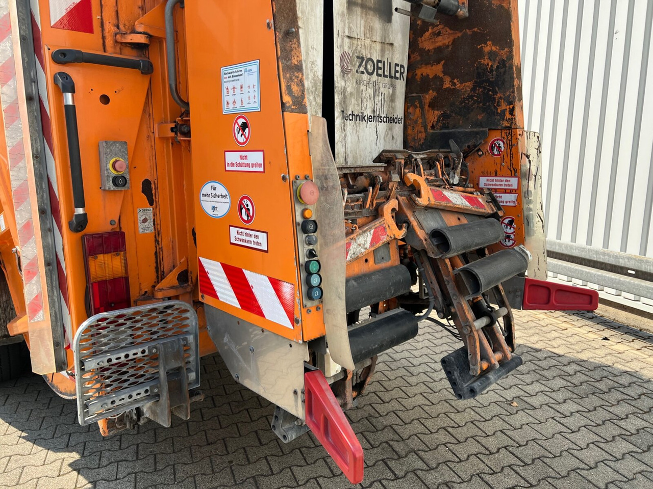 Боклукчийска кола За превоз на боклук Mercedes-Benz Axor 2529 L 6x2 Axor 2529 L 6x2, Lenkachse, HN-Cityloader, Zöller-Schüttung: снимка 13
