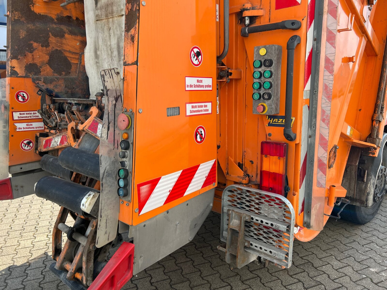 Боклукчийска кола За превоз на боклук Mercedes-Benz Axor 2529 L 6x2 Axor 2529 L 6x2, Lenkachse, HN-Cityloader, Zöller-Schüttung: снимка 10