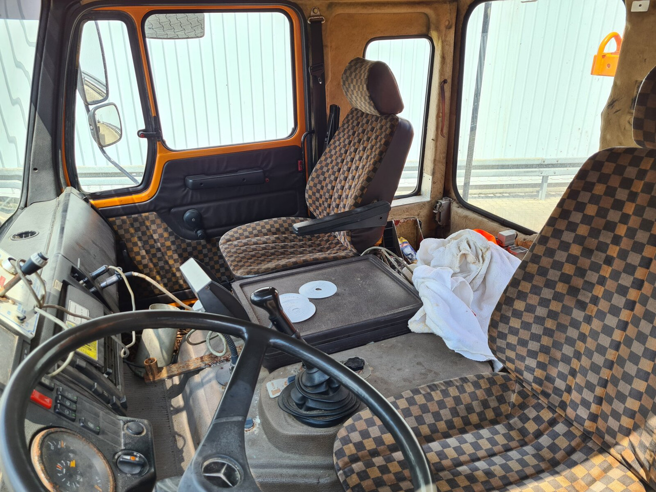 Mercedes-Benz NG 1928 A 4x4 NG 1928 A 4x4, V8-Motor, Standklima, Winterdienstaustattung - Шаси кабина: снимка 4 Mercedes-Benz NG 1928 A 4x4 NG 1928 A 4x4, V8-Motor, Standklima, Winterdienstaustattung - Шаси кабина: снимка 4