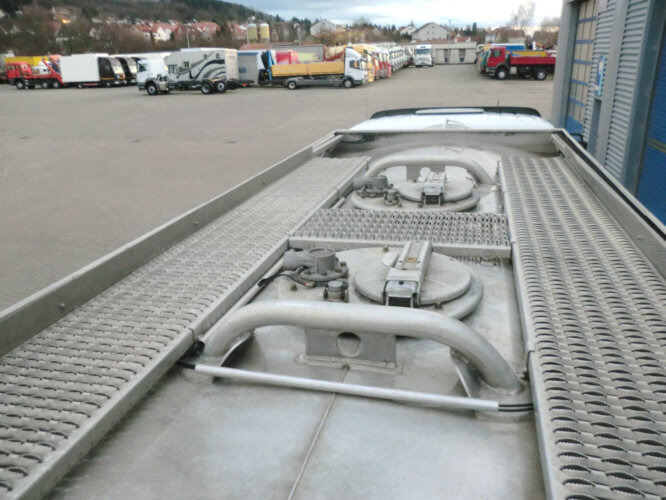 Камион цистерна Mercedes-Benz SK 1824 L 4x2 SK 1824 L 4x2, Esterer Tankaufbau ca. 13.100l, 2 Kammern: снимка 13