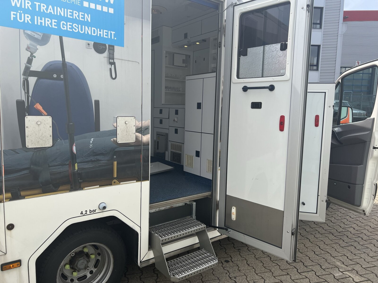 Линейка Mercedes-Benz Sprinter 516 CDI 4x2 Sprinter 516 CDI 4x2, Rettungswagen, Bi-Xenon: снимка 7 Линейка Mercedes-Benz Sprinter 516 CDI 4x2 Sprinter 516 CDI 4x2, Rettungswagen, Bi-Xenon: снимка 7