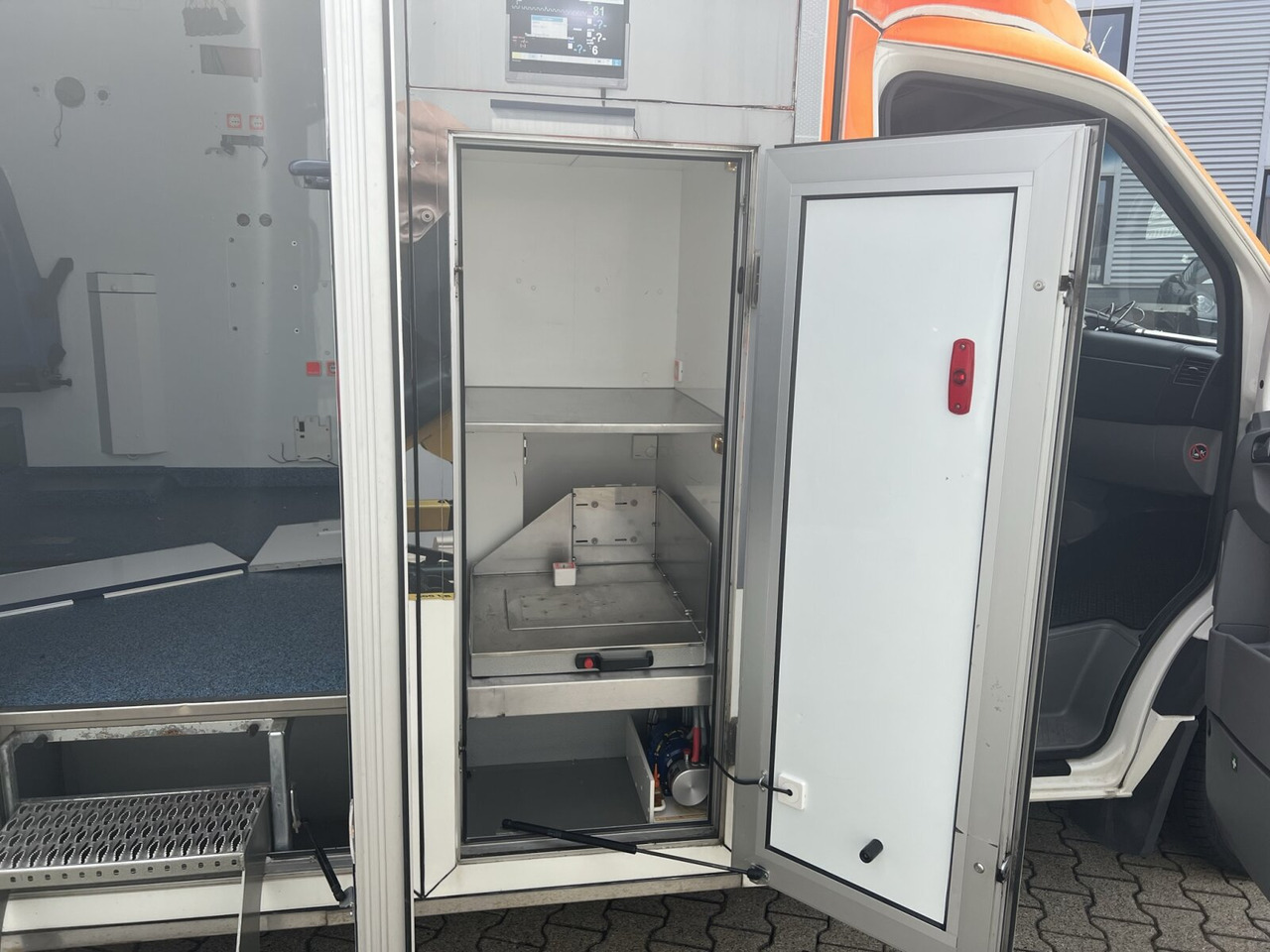 Линейка Mercedes-Benz Sprinter 516 CDI 4x2 Sprinter 516 CDI 4x2, Rettungswagen, Bi-Xenon: снимка 6 Линейка Mercedes-Benz Sprinter 516 CDI 4x2 Sprinter 516 CDI 4x2, Rettungswagen, Bi-Xenon: снимка 6