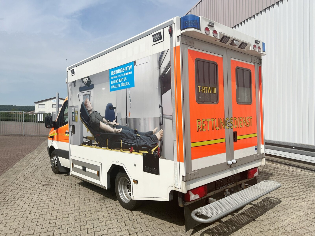 Линейка Mercedes-Benz Sprinter 516 CDI 4x2 Sprinter 516 CDI 4x2, Rettungswagen, Bi-Xenon: снимка 13 Линейка Mercedes-Benz Sprinter 516 CDI 4x2 Sprinter 516 CDI 4x2, Rettungswagen, Bi-Xenon: снимка 13