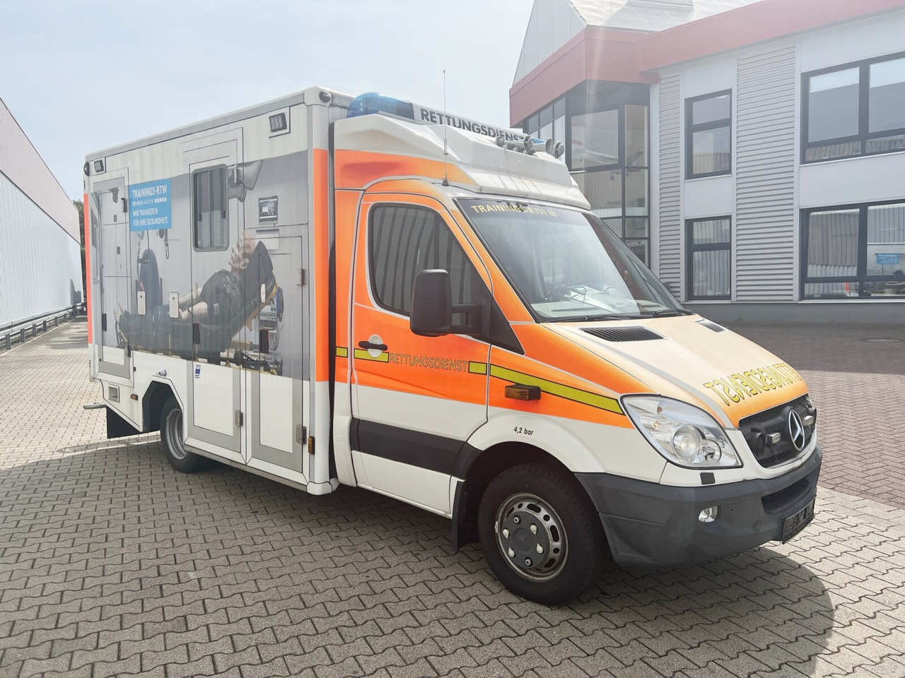 Линейка Mercedes-Benz Sprinter 516 CDI 4x2 Sprinter 516 CDI 4x2, Rettungswagen, Bi-Xenon: снимка 9 Линейка Mercedes-Benz Sprinter 516 CDI 4x2 Sprinter 516 CDI 4x2, Rettungswagen, Bi-Xenon: снимка 9