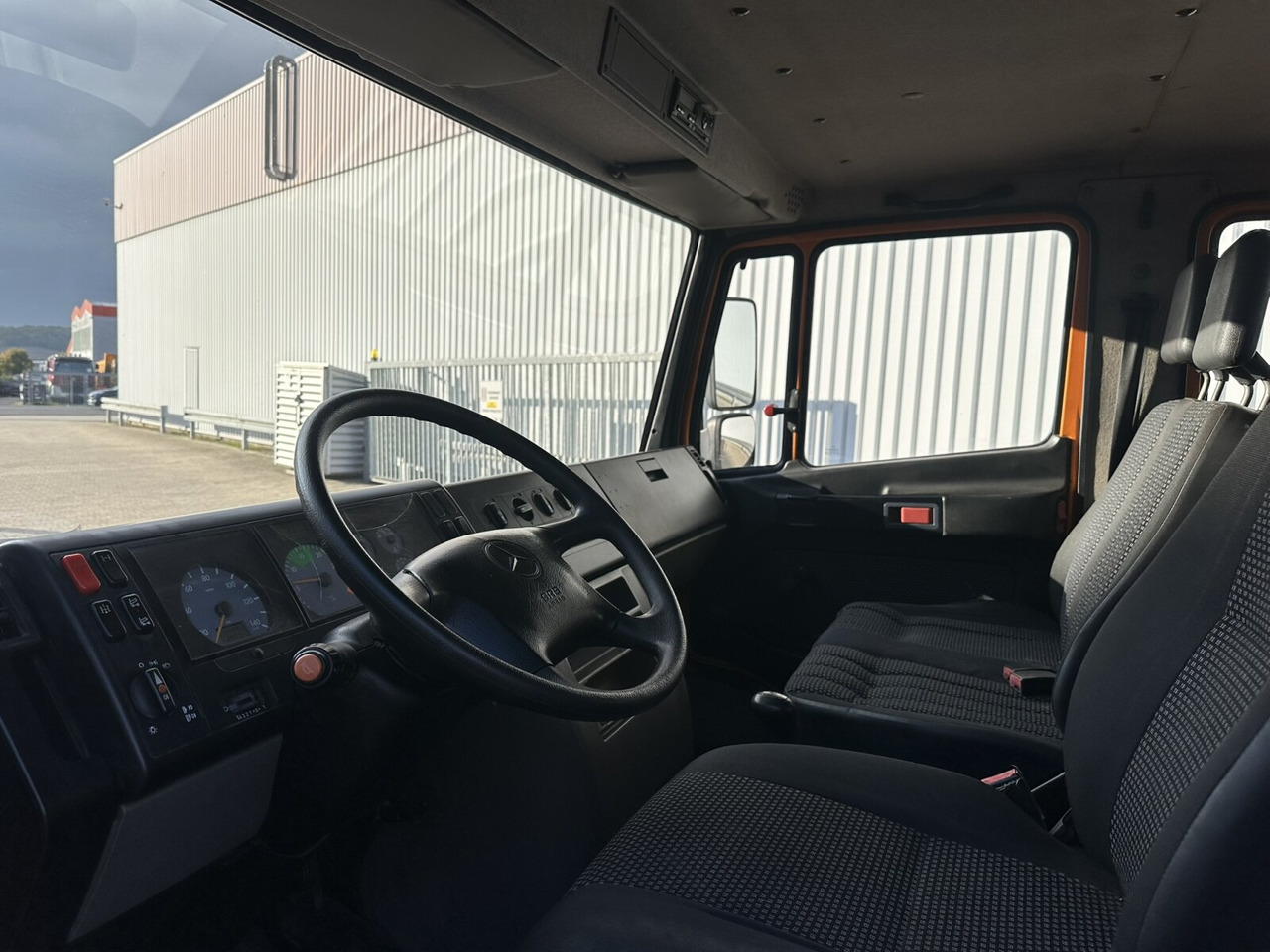 Mercedes-Benz Vario 813 D 4x2 Doka Vario 813 D 4x2 Doka, Meiller Kipper - Самосвал камион: снимка 5 Mercedes-Benz Vario 813 D 4x2 Doka Vario 813 D 4x2 Doka, Meiller Kipper - Самосвал камион: снимка 5