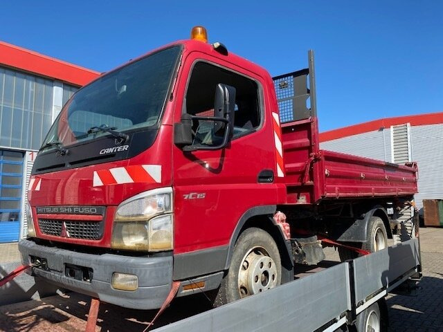 Самосвал камион Mitsubishi Canter Fuso 7C15D 4x2 Canter Fuso 7C15D 4x2, Wasserschaden!: снимка 6 Самосвал камион Mitsubishi Canter Fuso 7C15D 4x2 Canter Fuso 7C15D 4x2, Wasserschaden!: снимка 6