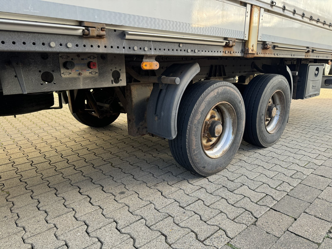 OS2-L105 L/B OS2-L105 L/B, durchladbar, Edscha, Ex-Fahrschule! - Бордово ремарке/ Платформа: снимка 3 OS2-L105 L/B OS2-L105 L/B, durchladbar, Edscha, Ex-Fahrschule! - Бордово ремарке/ Платформа: снимка 3