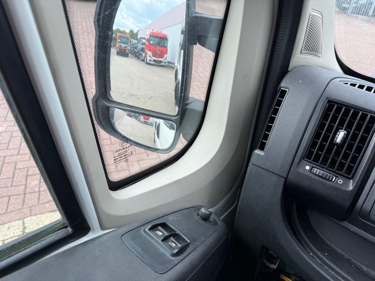 Peugeot Boxer 4x2 Doka Boxer 4x2 Doka - Бордови бус, Бус с двойна кабина: снимка 5 Peugeot Boxer 4x2 Doka Boxer 4x2 Doka - Бордови бус, Бус с двойна кабина: снимка 5