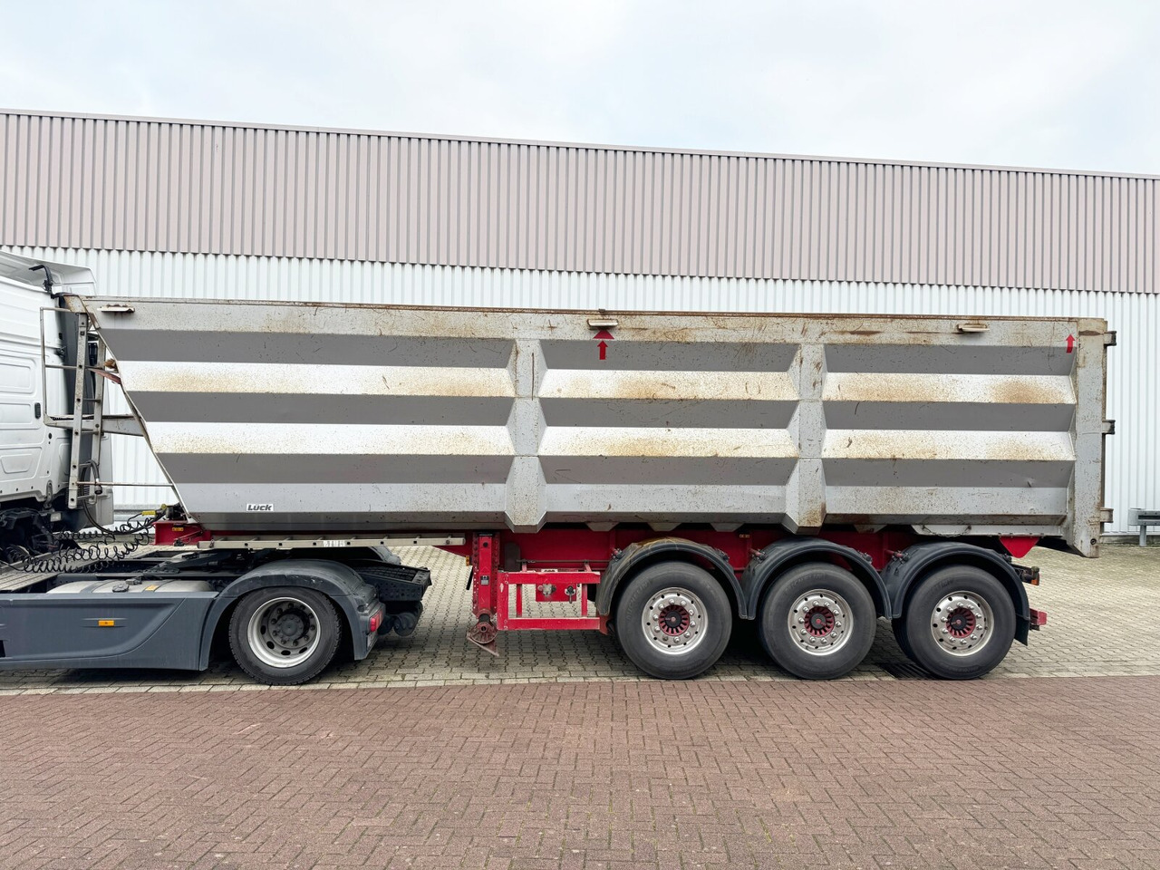 Lück SKF 35 LÜCK SKF 35, Stahlmulde ca. 37m³, Liftachse - Полуремарке: снимка 4 Lück SKF 35 LÜCK SKF 35, Stahlmulde ca. 37m³, Liftachse - Полуремарке: снимка 4
