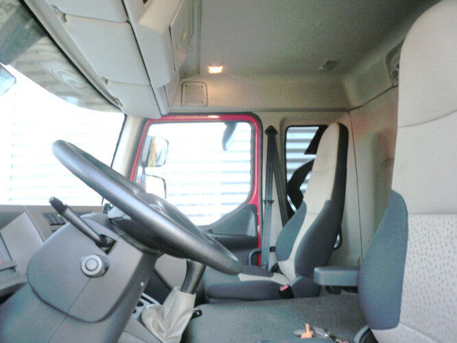 Renault Midlum 220 DXi 4x2 - Камион фургон: снимка 2 Renault Midlum 220 DXi 4x2 - Камион фургон: снимка 2